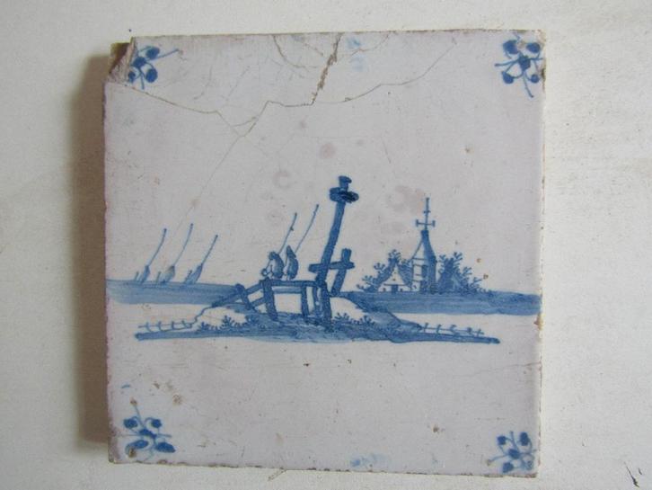 een leuke antieke tegel met twee vissers op een bruggetje, Antiek en Kunst, Antiek | Wandborden en Tegels, Ophalen of Verzenden