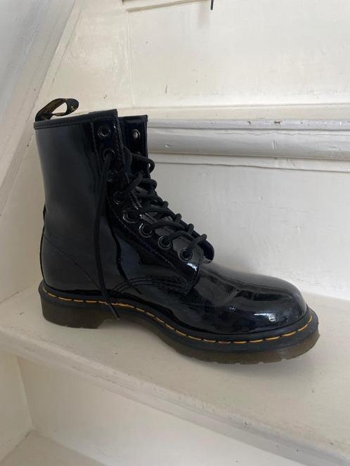 Dr. Martens Size 39 (Shiny Black)  €150, Kleding | Dames, Schoenen, Zo goed als nieuw, Zwart, Ophalen
