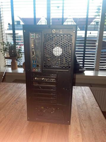 Erg goede en nette game pc beschikbaar voor biedingen