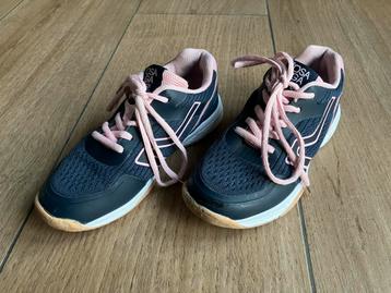 Osaga zaalschoenen maat 32 beschikbaar voor biedingen