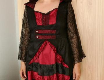 Gerepareerd! Halloween kostuum vampiervrouw beschikbaar voor biedingen