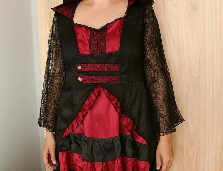 Gerepareerd! Halloween kostuum vampiervrouw, Kleding | Dames, Overige Dameskleding, Gedragen, Ophalen of Verzenden