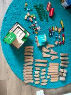 Zeer uitgebreide houten treinbaan (incl parkeergarage!), Kinderen en Baby's, Speelgoed | Houten speelgoed, Ophalen, Zo goed als nieuw
