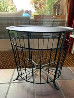 Zwarte draadmand tafel met los dienblad, Metaal of Aluminium, Rond, 55 tot 75 cm, Zo goed als nieuw