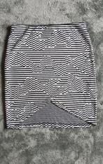 Rok zwart wit gestreept maat S stretch Vila boven de knie, Kleding | Dames, Rokken, Zwart, Ophalen of Verzenden, Zo goed als nieuw