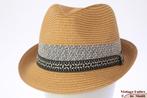 strohoed Trilby Hawkins beige bruin blauwe band 58 t/m 61, Kleding | Heren, Hoeden en Petten, Hoed, Nieuw, Ophalen of Verzenden