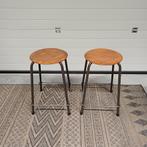 2 x vintage design school / atelier krukken ( 60 cm H ), Huis en Inrichting, Krukjes, Ophalen, Gebruikt, Hout