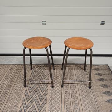 2 x vintage design school / atelier krukken ( 60 cm H ) beschikbaar voor biedingen