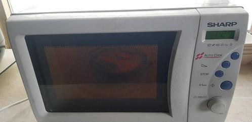 Sharp magnetron met voorgeprogrammeerde menu's, Witgoed en Apparatuur, Magnetrons, Gebruikt, Vrijstaand, 45 tot 60 cm, Ophalen of Verzenden