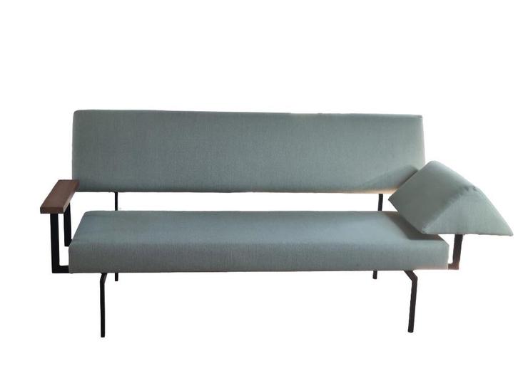 Zeldzame vintage designbank metalen frame houten armleggers, Huis en Inrichting, Banken | Bankstellen, Gebruikt, Rechte bank, Driepersoons