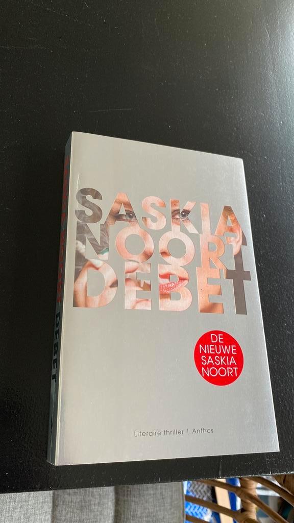 Saskia Noort - Debet, Boeken, Thrillers, Zo goed als nieuw, Nederland, Ophalen of Verzenden