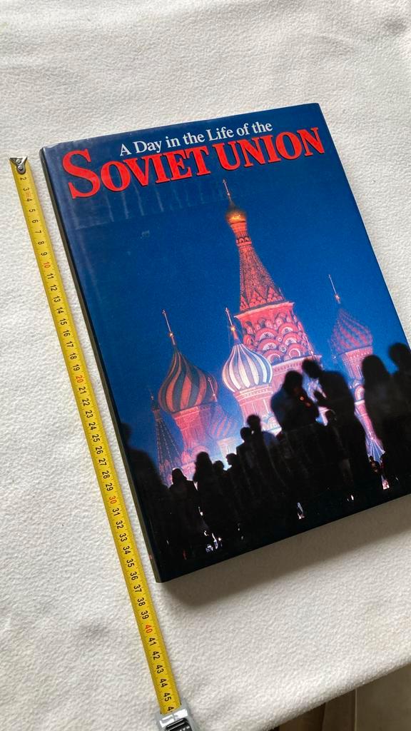 A day in the life of the Sovjet Union. (15-8-1987) fotoboek, Boeken, Geschiedenis | Wereld, Gelezen, Overige gebieden, 20e eeuw of later