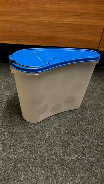 Tupperware muesli box beschikbaar voor biedingen