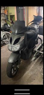 Gezocht aprilia sportcity motorscooter, Ophalen of Verzenden, Zo goed als nieuw, Benzine, SR 50