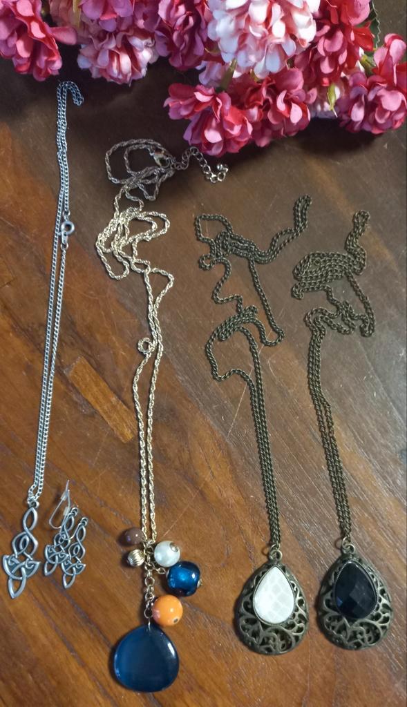 4 vintage lange kettingen, zilverkleurig, blauw, zwart, wit, Sieraden, Tassen en Uiterlijk, Kettingen, Overige materialen, Zilver