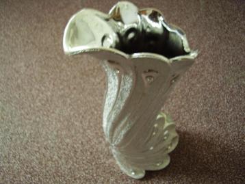 vaas laars aardewerk zilver artdesign bloem sfeer decoratie