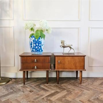Vintage jaren 60 retro nachtkastjes teak beschikbaar voor biedingen