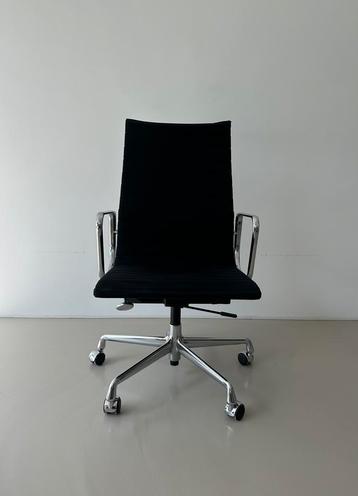 Vitra EA 119 beschikbaar voor biedingen