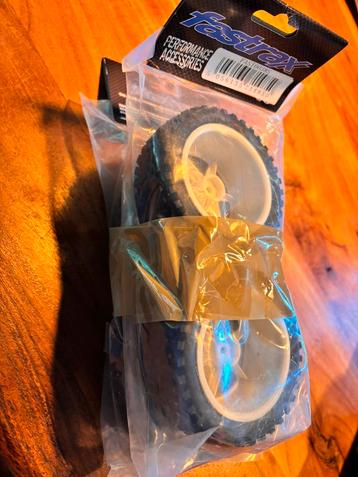 Set banden buggy 1/10 front en rear beschikbaar voor biedingen