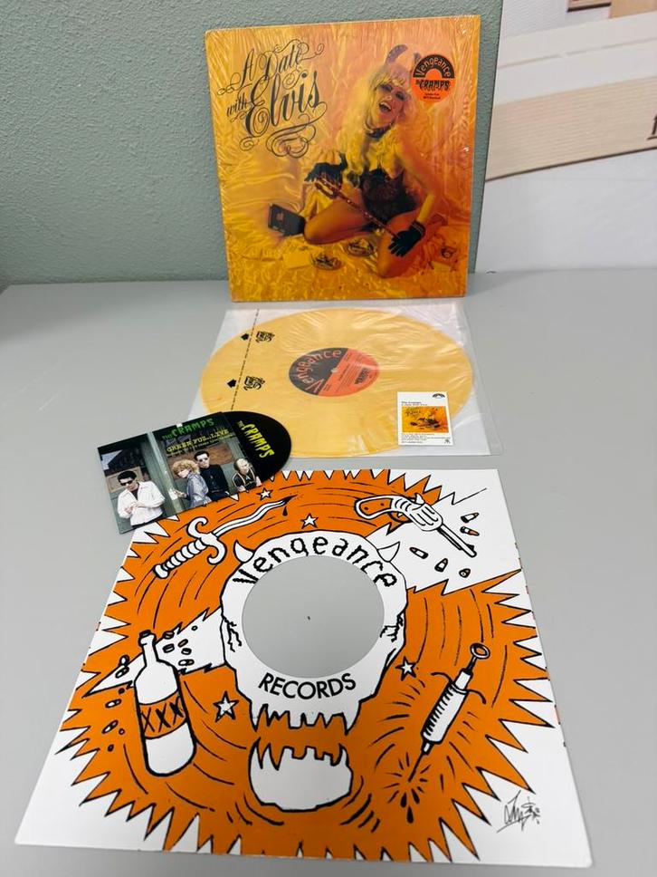 THE CRAMPS A DATE WITH ELVIS YELLOW Coloured VINYL LP + cd, Cd's en Dvd's, Vinyl | Rock, Zo goed als nieuw, 12 inch, Ophalen of Verzenden