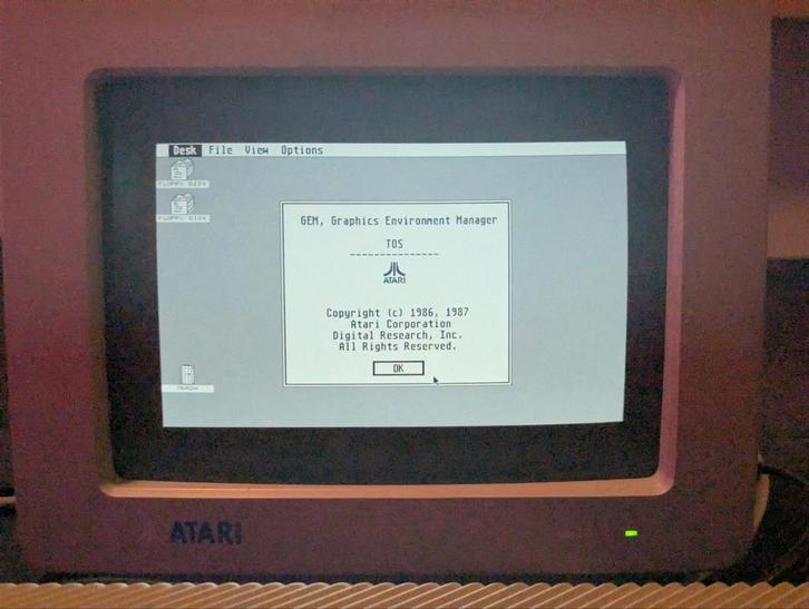 Atari 1040ST fm met originele kabels, SM124 monitor en muis, Computers en Software, Vintage Computers, Ophalen