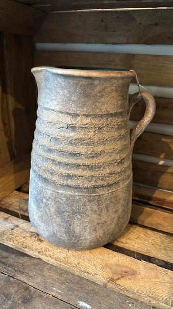 Vaas beschikbaar voor biedingen