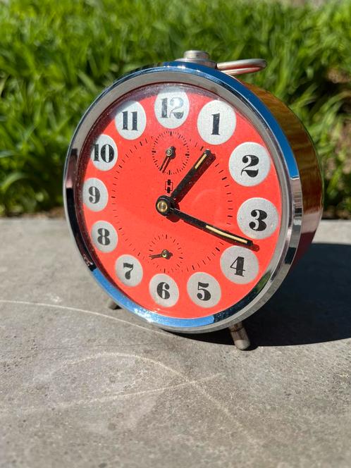 Vintage oranje mechanische HEMA alarmklok, Huis en Inrichting, Woonaccessoires | Klokken, Zo goed als nieuw, Wekker of Tafelklok