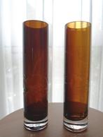 2 handgeblazen cilindervazen. Bruin met draadglas decoratie., Antiek en Kunst, Antiek | Vazen, Ophalen of Verzenden