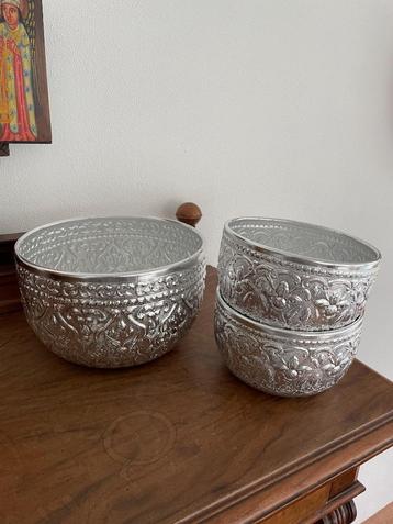 Aluminium schalen Azie beschikbaar voor biedingen