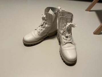 Dames boots beschikbaar voor biedingen