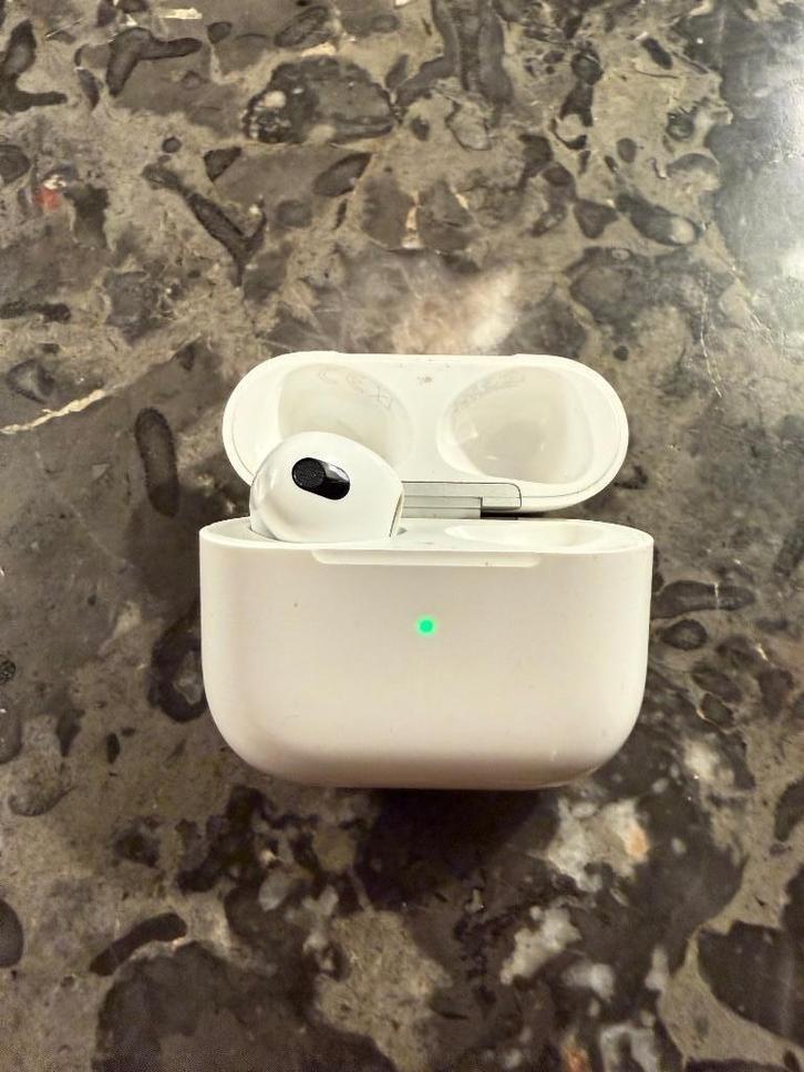 AirPods 3 (one missing AirPod), Telecommunicatie, Mobiele telefoons | Oordopjes, Gebruikt, In gehoorgang (in-ear), Bluetooth, Ophalen of Verzenden