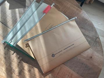 Hangmappen met ruiters beschikbaar voor biedingen