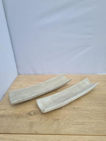 Schaaltjes beton 30 cm lang beschikbaar voor biedingen