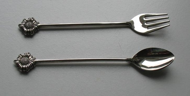 Theelepeltje en taartvorkje Margriet, Huis en Inrichting, Keuken | Bestek, Zo goed als nieuw, Los bestek, Overige materialen, Ophalen of Verzenden