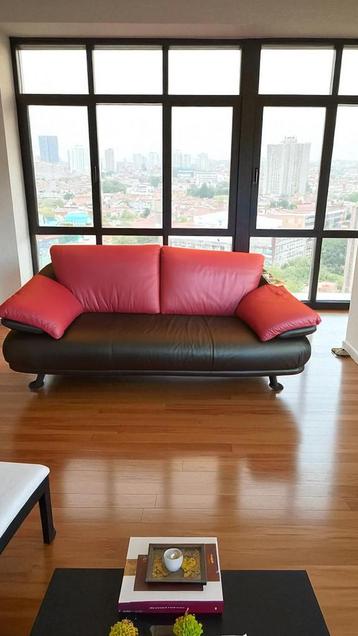 Design sofa in 2 kleuren leer zwart + bordeau-rood. Nieuw! beschikbaar voor biedingen