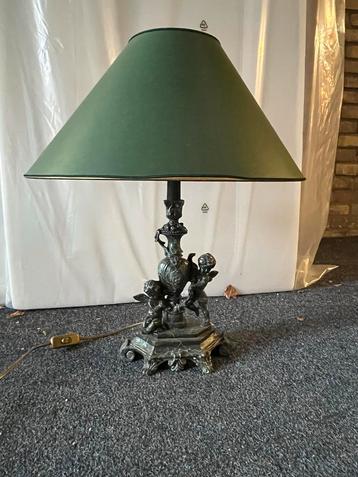 Antieke Lamp met Engeltjes beschikbaar voor biedingen