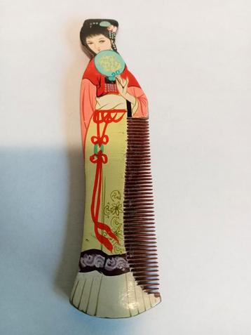 Mooie Chinese hand beschilderde kam . Gesigneerd. 12 cm .  beschikbaar voor biedingen