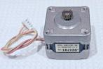 stepper motor STH-39D1126-02, 1.5DEG/STEP, 4.1Ω, Ophalen of Verzenden, Zo goed als nieuw