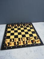 Fraai houten schaakbord met houten stukken, Ophalen of Verzenden, Zo goed als nieuw, Schaken