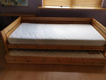 houten bed beschikbaar voor biedingen