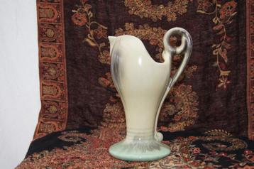 Vaas mer krul handvat beschikbaar voor biedingen