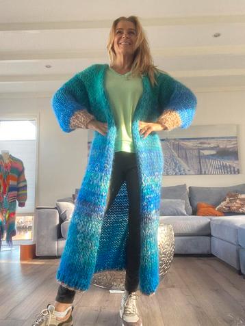Groen/Blauw handgemaakt lang vest beschikbaar voor biedingen