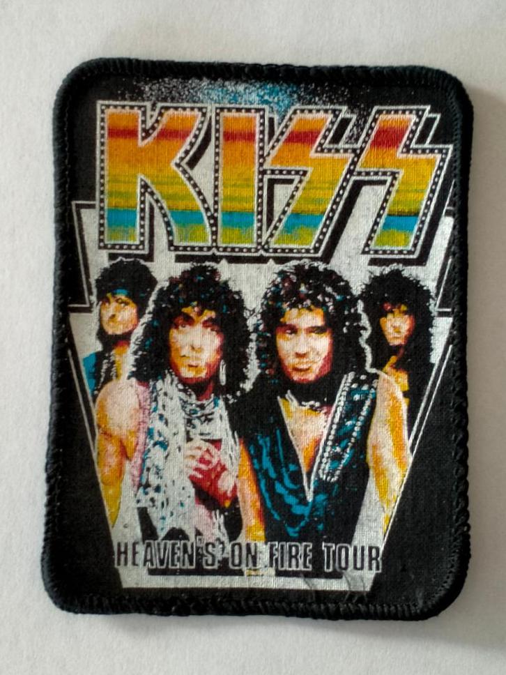 Kiss heaven's on fire tour vintage glam rock RARE patch, Verzamelen, Muziek, Artiesten en Beroemdheden, Zo goed als nieuw, Kleding