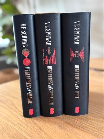 V.E. Schwab - De kleuren van schaduw beschikbaar voor biedingen