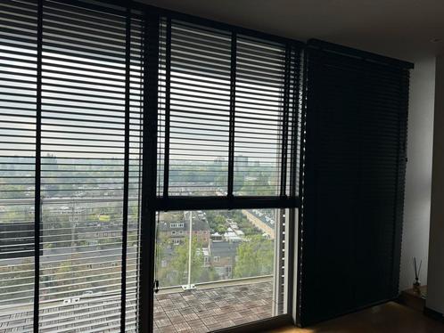 stijlvolle zwarte jaloezieën van echt hout. 8 stuks, Huis en Inrichting, Stoffering | Gordijnen en Lamellen, Zo goed als nieuw