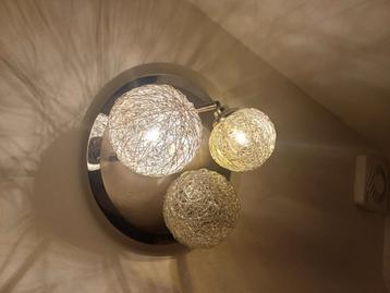 Plafondlamp met drie bollen beschikbaar voor biedingen