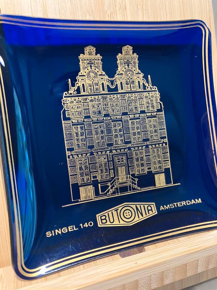 Vintage kobaltblauw bordje / asbak BUTONIA Singel Amsterdam, Antiek en Kunst, Antiek | Glas en Kristal, Ophalen of Verzenden