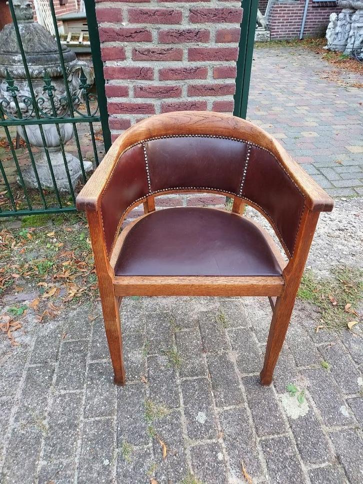 Art Deco gebogen stoel, eiken met bruin leder., Antiek en Kunst, Antiek | Meubels | Stoelen en Banken, Ophalen