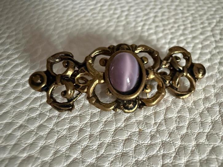 Q218/Vintage Sierlijke Cat eye Broche, Sieraden, Tassen en Uiterlijk, Broches, Gebruikt, Overige materialen, Paars, Minder dan 4 cm