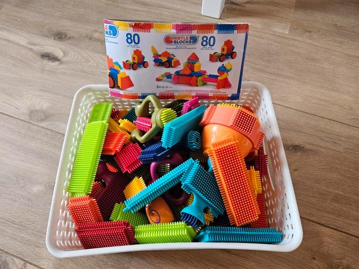 Bristle Blocks - 100 stuks  (exclusief bak), Kinderen en Baby's, Speelgoed | Bouwstenen, Gebruikt, Overige merken, Ophalen of Verzenden